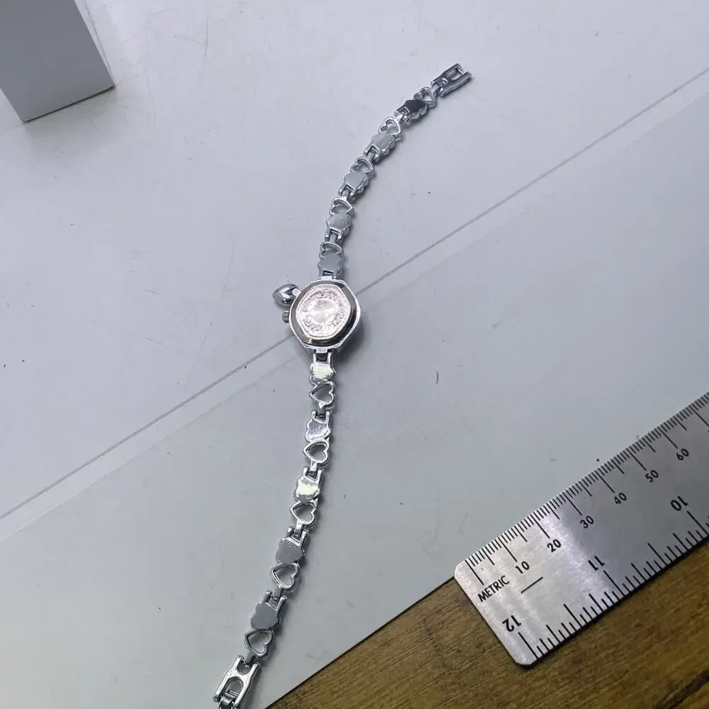 Silver Womens Heart Shaped Silver Fashion Watch Works New Battery